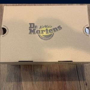 Dr. Martens black size 9 BRAND NEW NEVER WORN..!!
